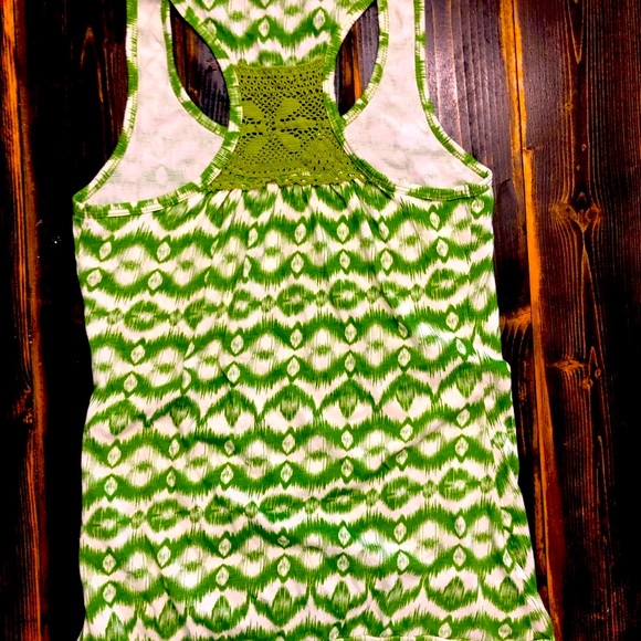 Maurices PRETTY Green Razorback Tank Top with Crochet Detail on Back Size Small - Picture 6 of 8
